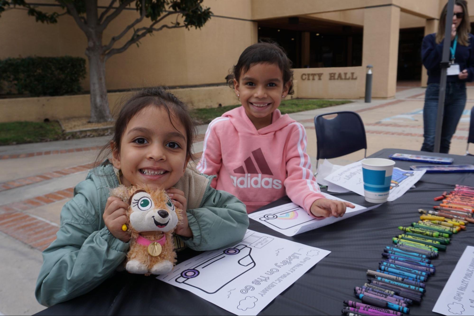 AR2425 Mobile Library Coloring