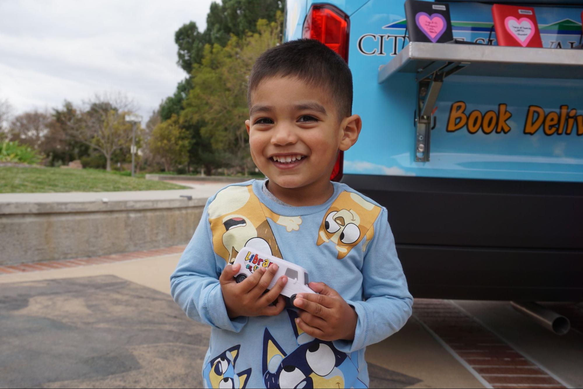 AR2425 Mobile Library Toy