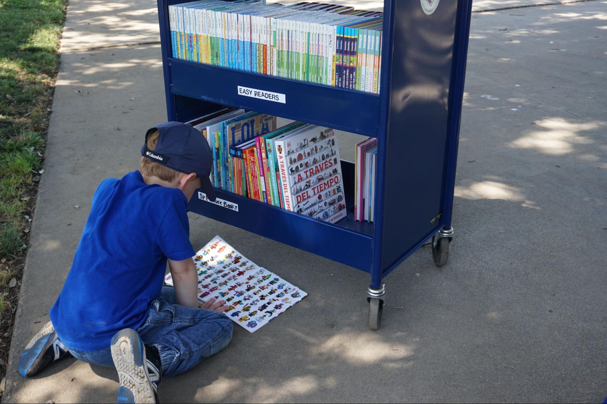 AR2425 Mobile Library Reading