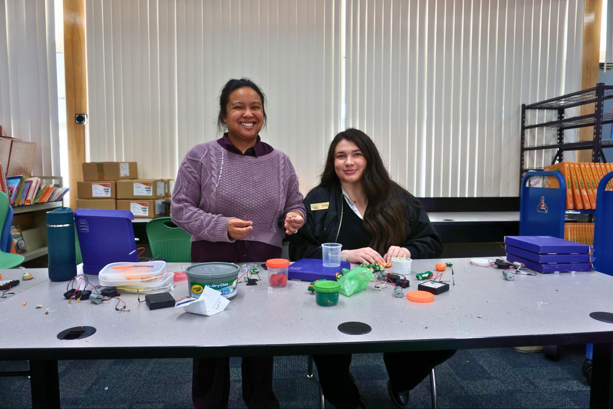 AR2425- 16 School Visits Teen group using laptop