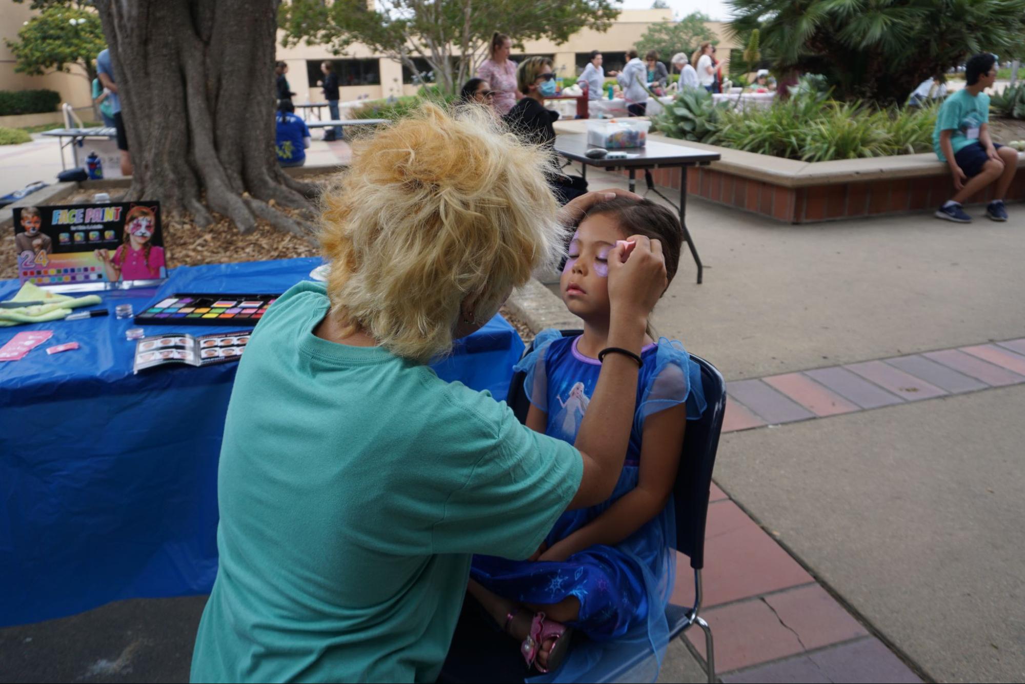 AR2425- 34 Volunteers School district librarians